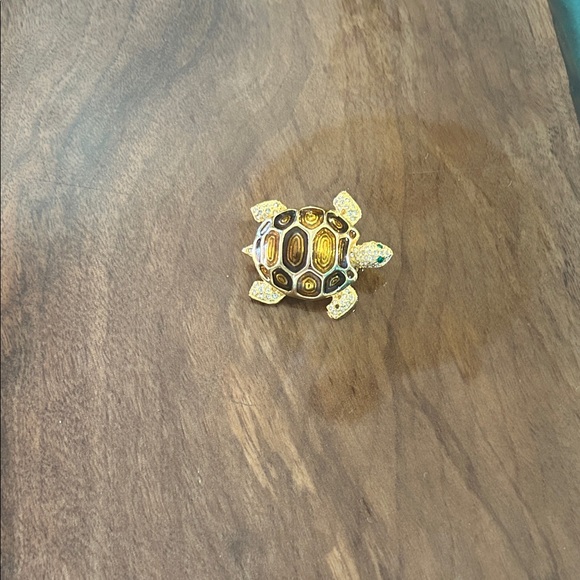 Jewelry - Pin, Turtle Gold and brown with green eyes vintage pin, 1 1/2”, EUC